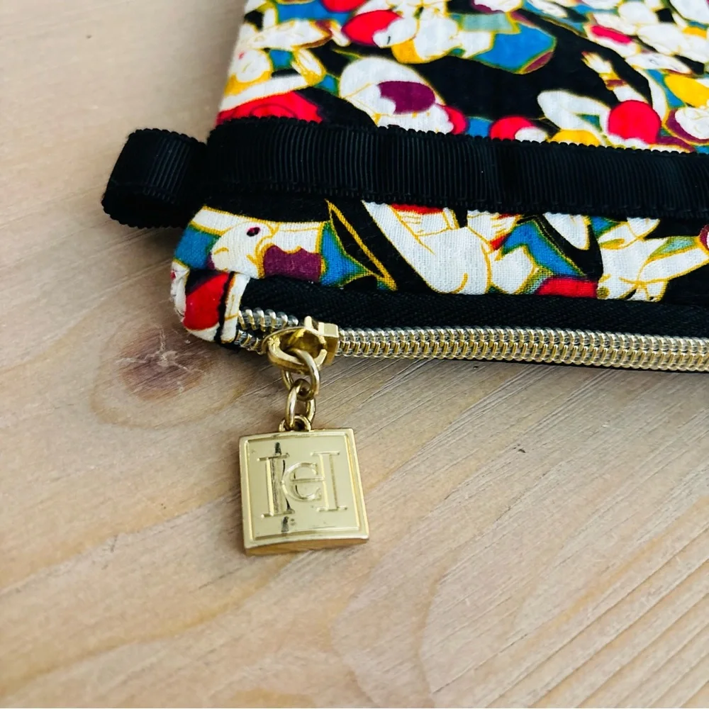 Carolina Herrera Graphic Print Cosmetic Bag | Neiman Marcus Exclusive‎